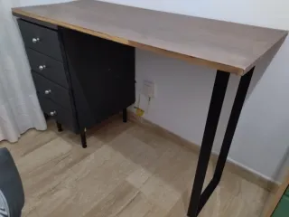 Scrivania per studio o ufficio con cassetti