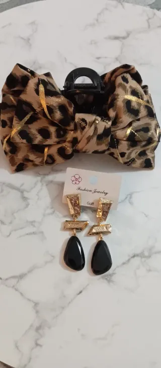 Pinza pelo lazo y pendientes coquette