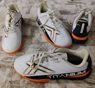 Zapatillas Fútbol Sala Blancas y Naranjas