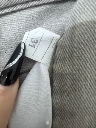 Jeans grigi con croci nere