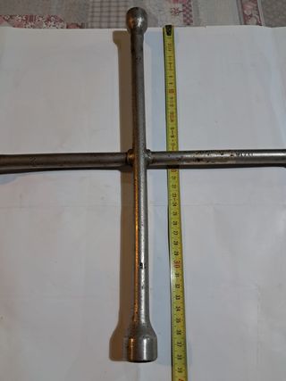 Chiave a croce per dadi