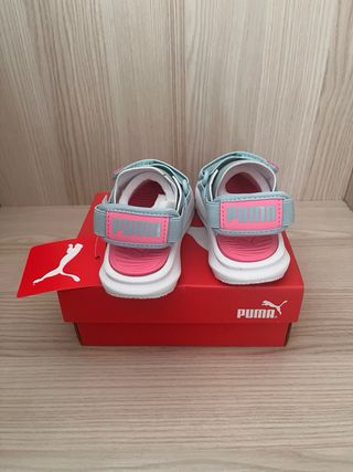 Sandalias de agua Puma, talla 22