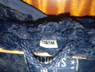 Chaqueta azul marino con capucha