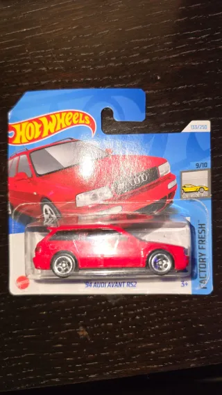 Hot Wheels 94 Audi Avant RS2 Rojo