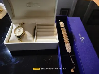 Reloj Lotus Dorado y Blanco