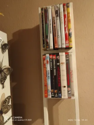 Estantería para DVDs de pared