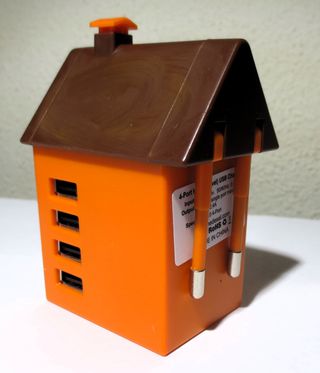 Caricatore da viaggio a forma di casa con 4 porte USB