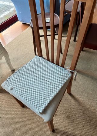 Tavolo in legno con 4 sedie