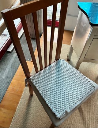 Tavolo in legno con 4 sedie