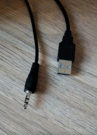 Altavoces negros y plateados