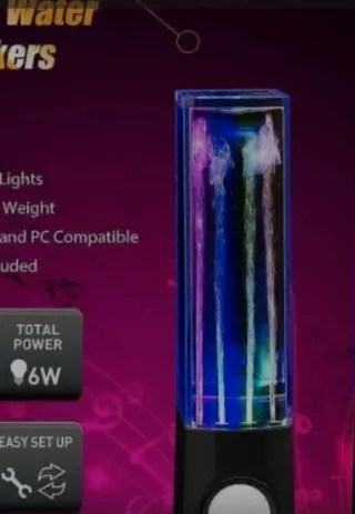 Altavoces negros y plateados