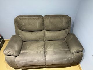 Sofá 2 plazas gris tela casi nuevo