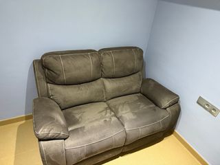 Sofá 2 plazas gris tela casi nuevo