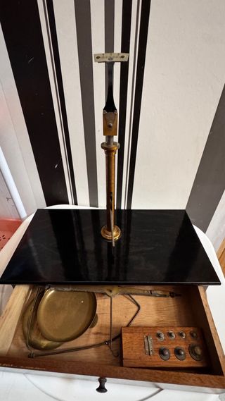 Balanza antigua de precisión