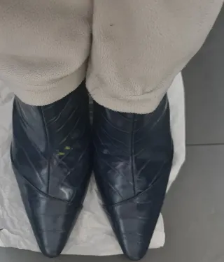 Botines  efecto piel reptil azul de Zara