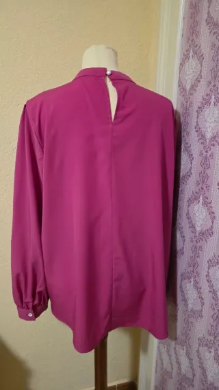 Blusa Fucsia/Magenta Talla 2XL con Flor