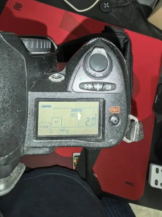 Cámara Nikon D70s con batería y tarjeta