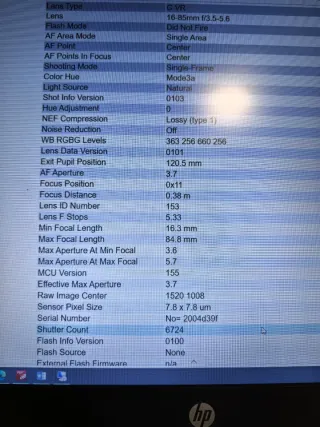 Cámara Nikon D70s con batería y tarjeta