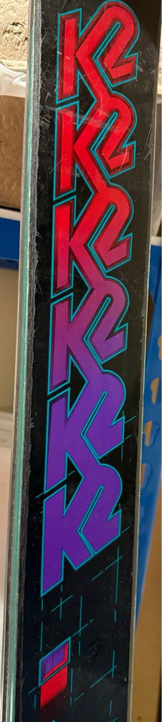 Esquís K2 con fijaciones Tyrolia