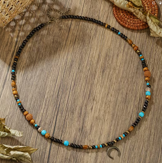 Collar bohemio con colgante de luna – estilo playa