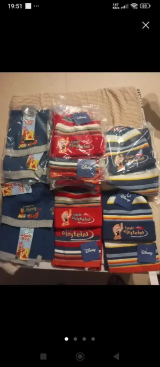 Lote 8 Sciarpe e Cappelli Disney