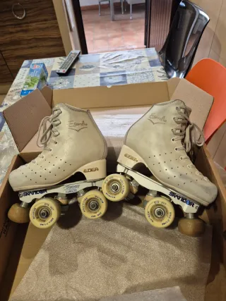 Pattini artistici bianchi