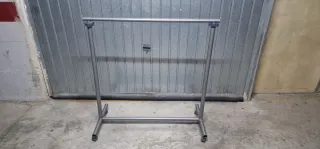 Burro para colgar ropa metálico