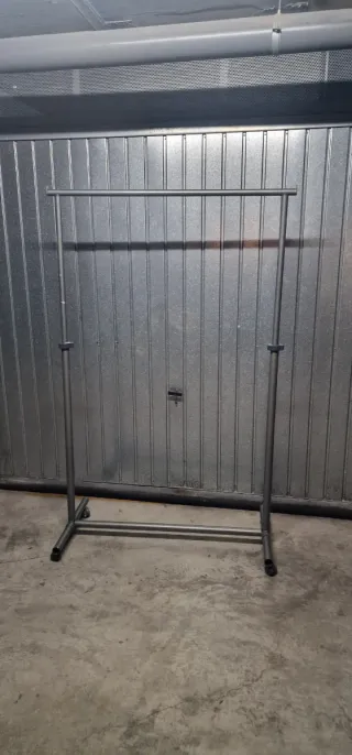 Burro para colgar ropa metálico