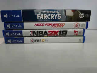 PS4 500GB + 2 controller + 4 giochi + Cuffie