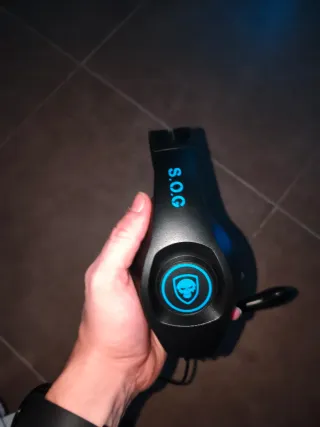 PS4 500GB + 2 controller + 4 giochi + Cuffie