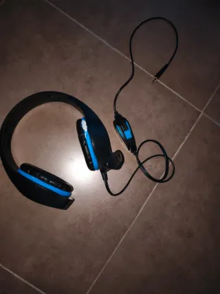 PS4 500GB + 2 controller + 4 giochi + Cuffie