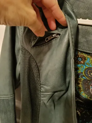 Cazadora cuero verde oliva