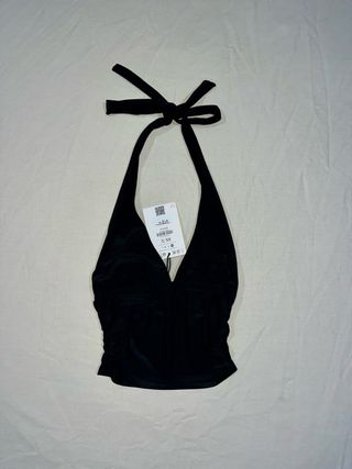 Top halter negro fruncido
