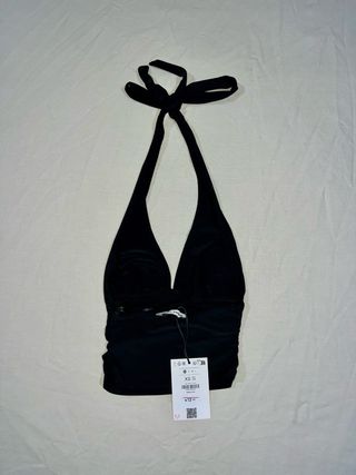 Top halter negro fruncido