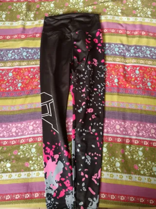 Leggings estampados negro y rosa