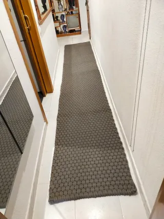 Alfombra tejida a mano gris