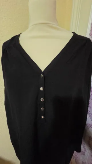 Blusa Negra Elegante Cuello V Botones
