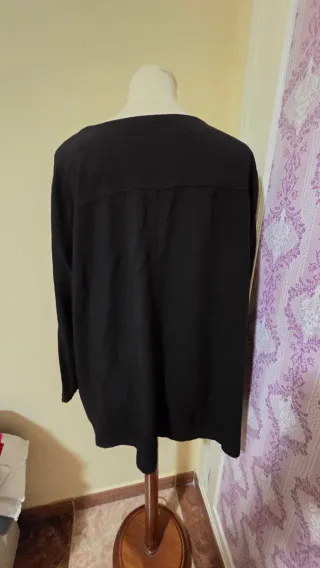 Blusa Negra Elegante Cuello V Botones