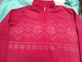 Sudadera roja navideña