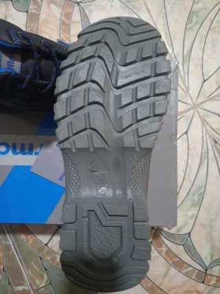 Botas de seguridad  industrial negras y azules