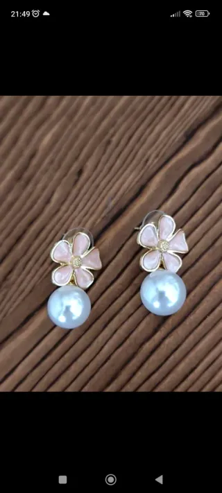 Orecchini fiore rosa con perla