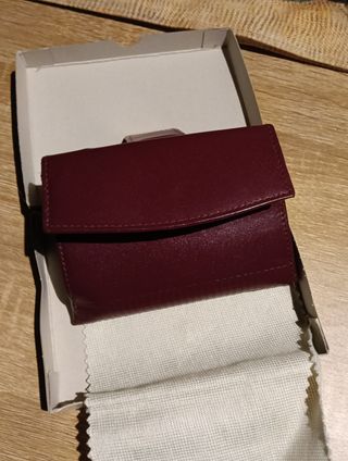 Cartera de piel burdeos