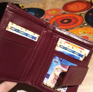 Cartera de piel burdeos