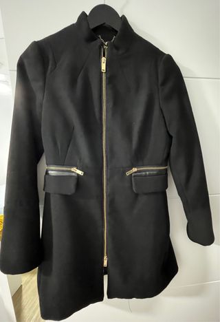 Abrigo negro Stradivarius Talla S