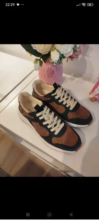 Sneakers marroni e nere sportive