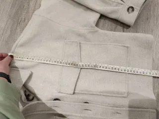 Chaqueta Stradivarius paño beige