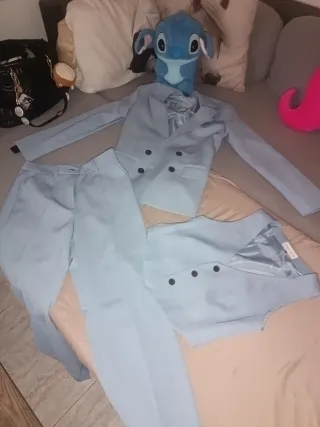 Traje de mujer: chaqueta, chaleco y pantalón