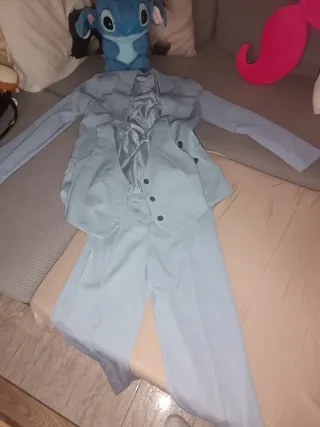 Traje de mujer: chaqueta, chaleco y pantalón