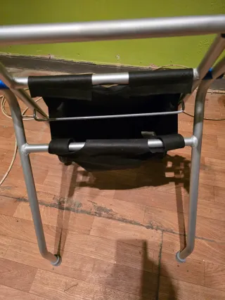 Andador con ruedas y bolsa