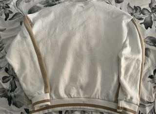 sudadera blanca de kangol y pull&bear